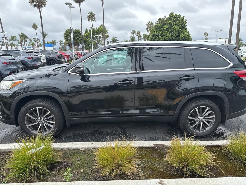2019 Toyota Highlander SE XLE photo 2