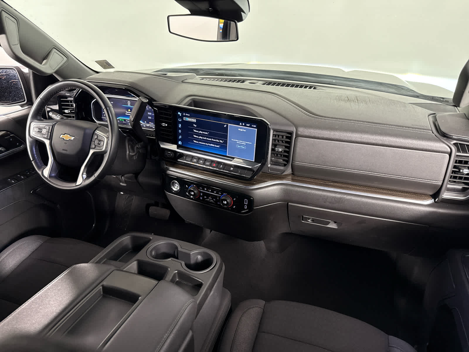 2024 Chevrolet Silverado 1500 LT photo 17