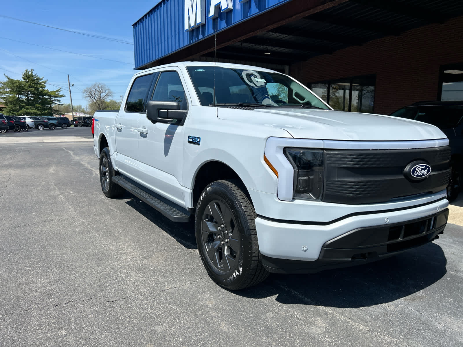2025 Ford F-150 Lightning photo 2