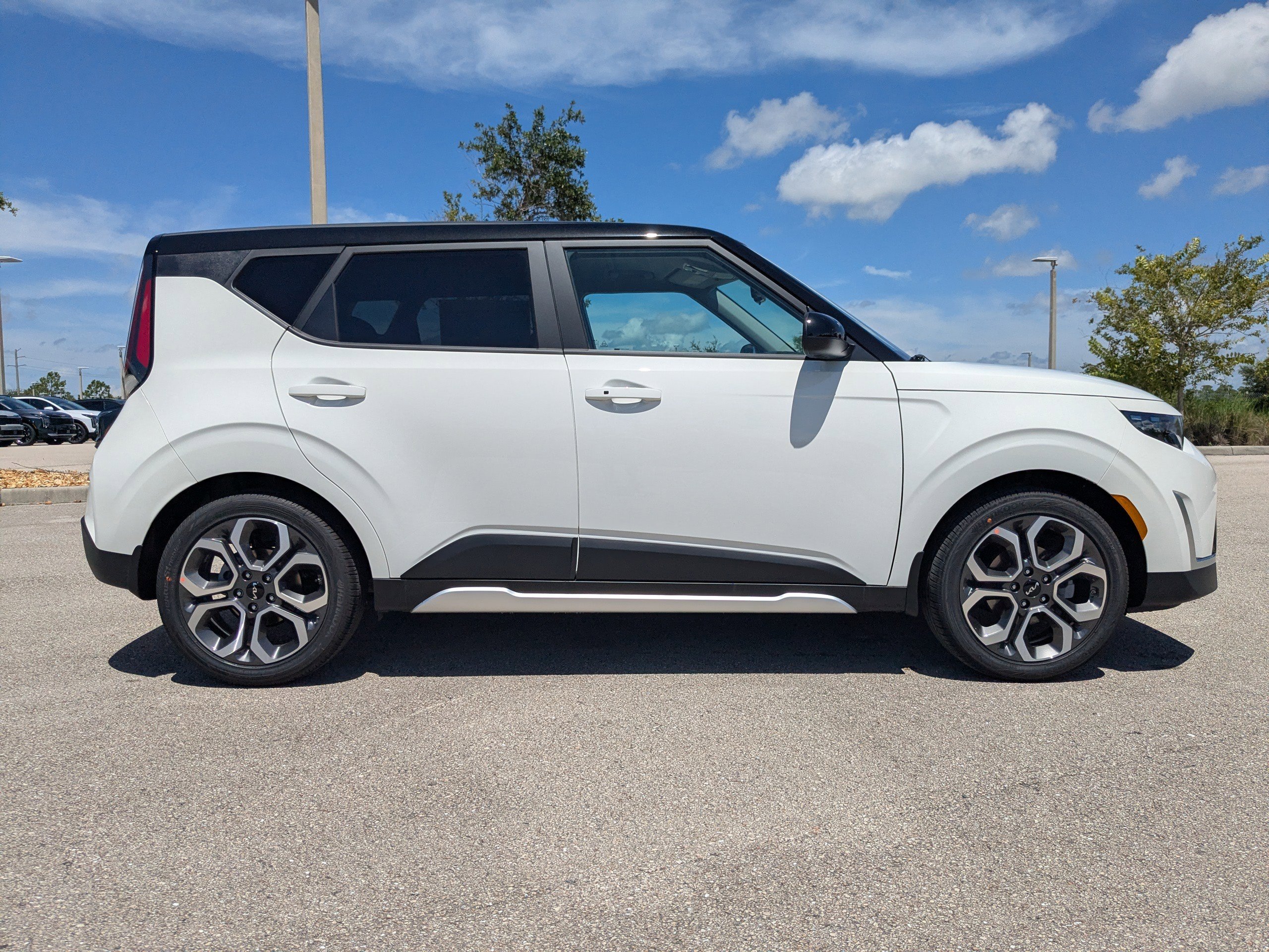 2025 Kia Soul EX photo 4