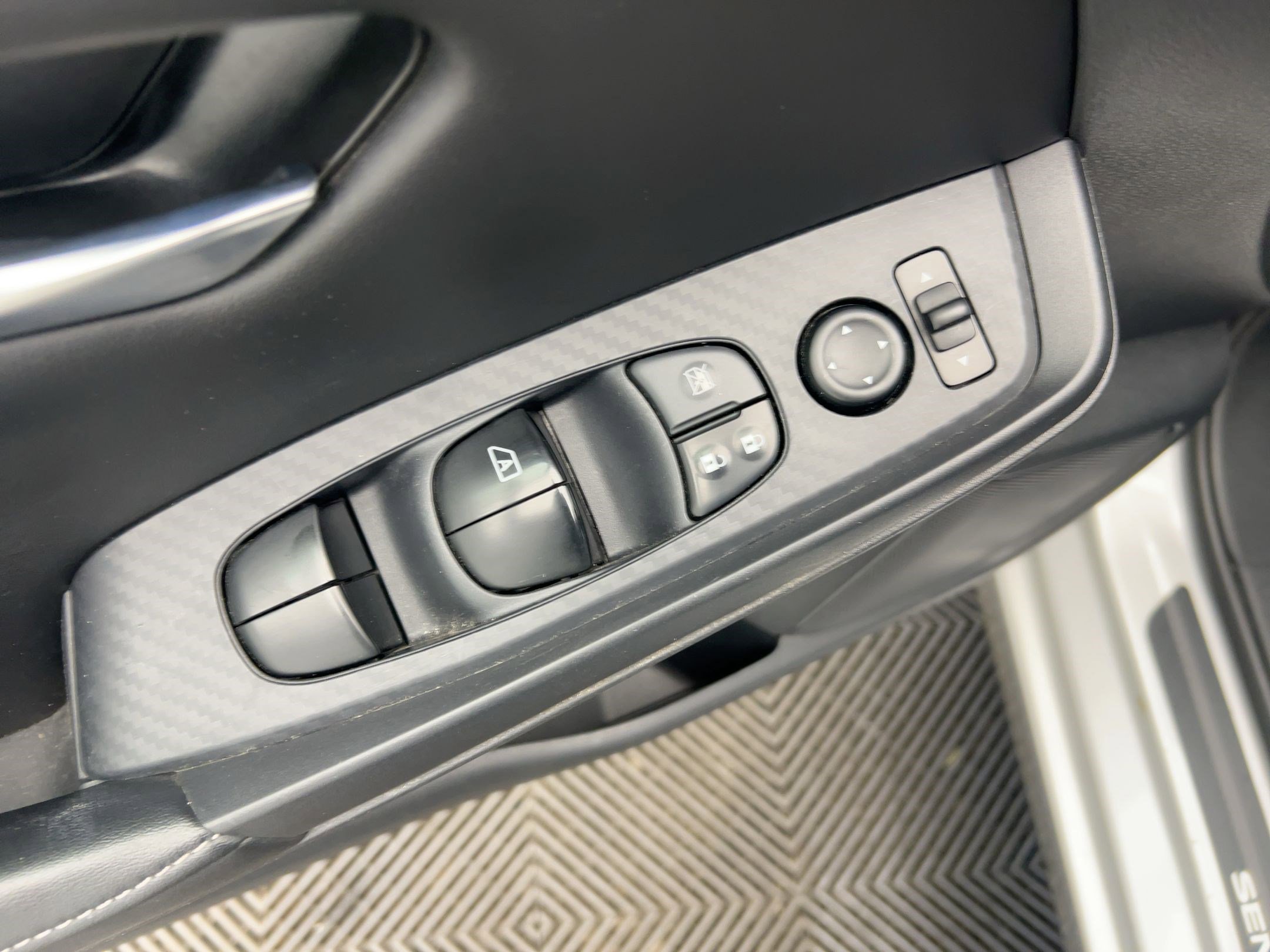 2021 Nissan Sentra SV photo 11