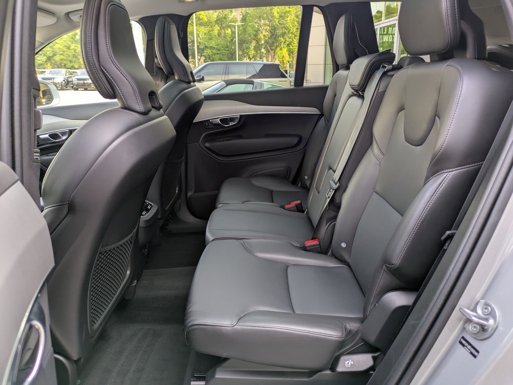 2025 Volvo XC90 Core photo 27