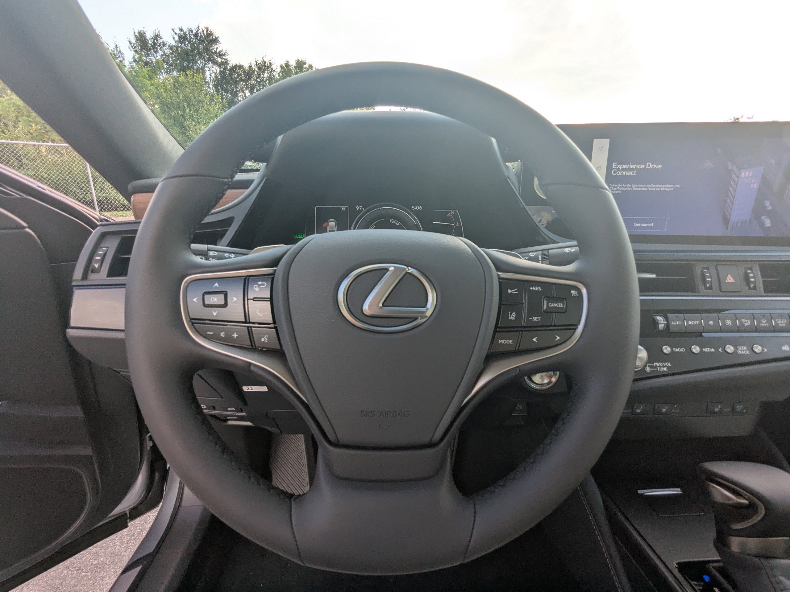 2025 Lexus ES 300h photo 34