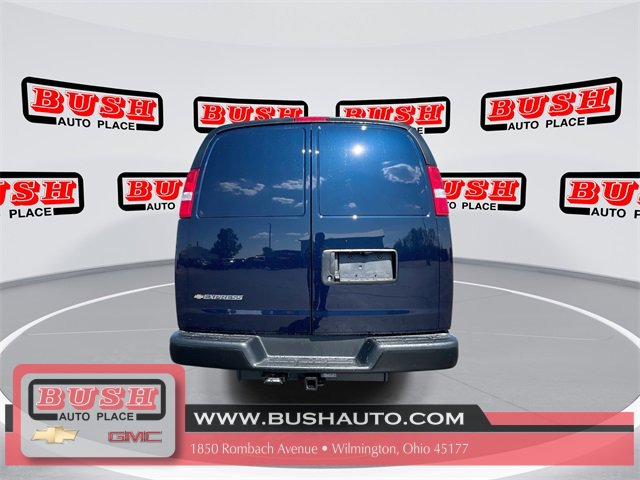 2025 Chevrolet Express Cargo 3500 photo 9