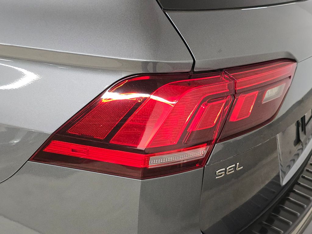 2022 Volkswagen Tiguan SEL Premium R-Line photo 13