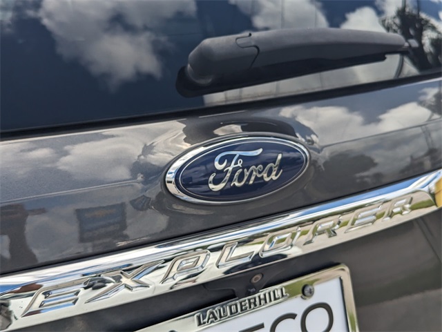 2016 Ford Explorer XLT photo 11