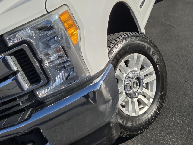 2017 Ford F-350 Platinum photo 40