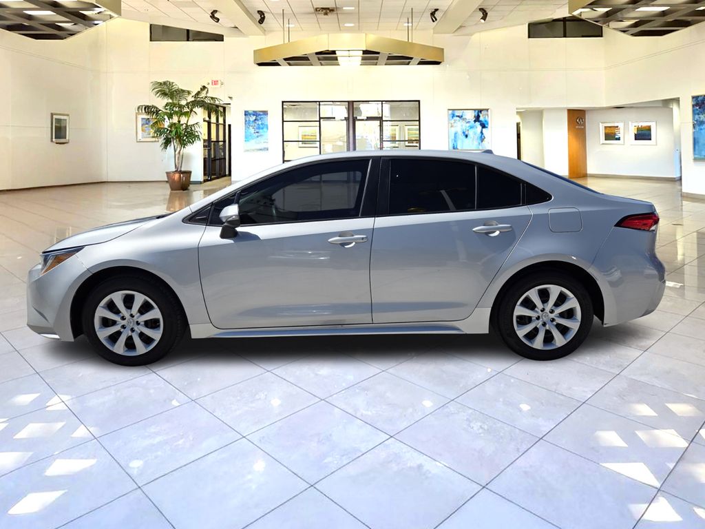 2022 Toyota Corolla LE photo 4