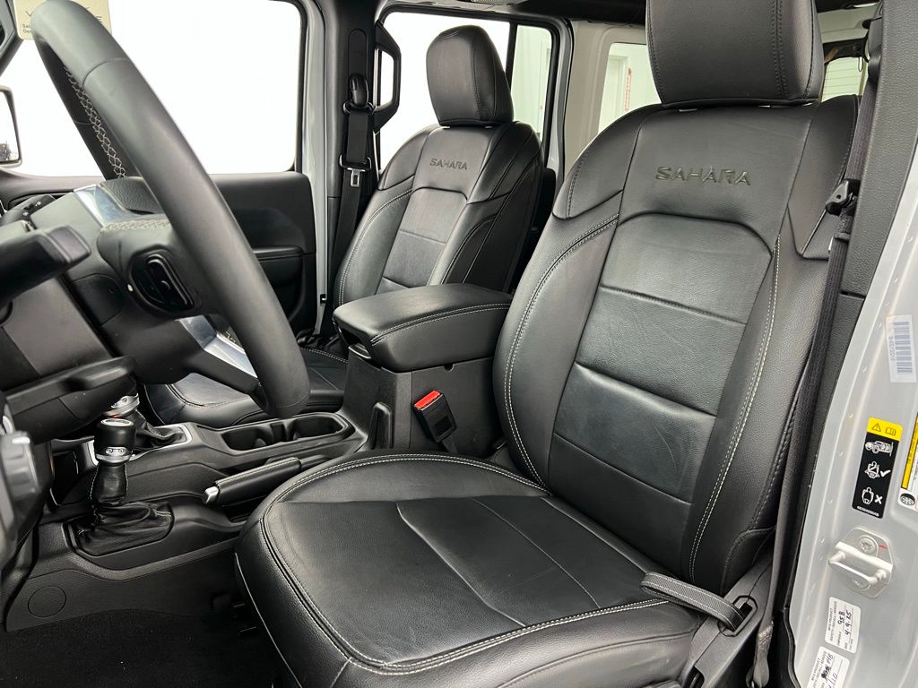 2023 Jeep Wrangler Sahara 4xe photo 2