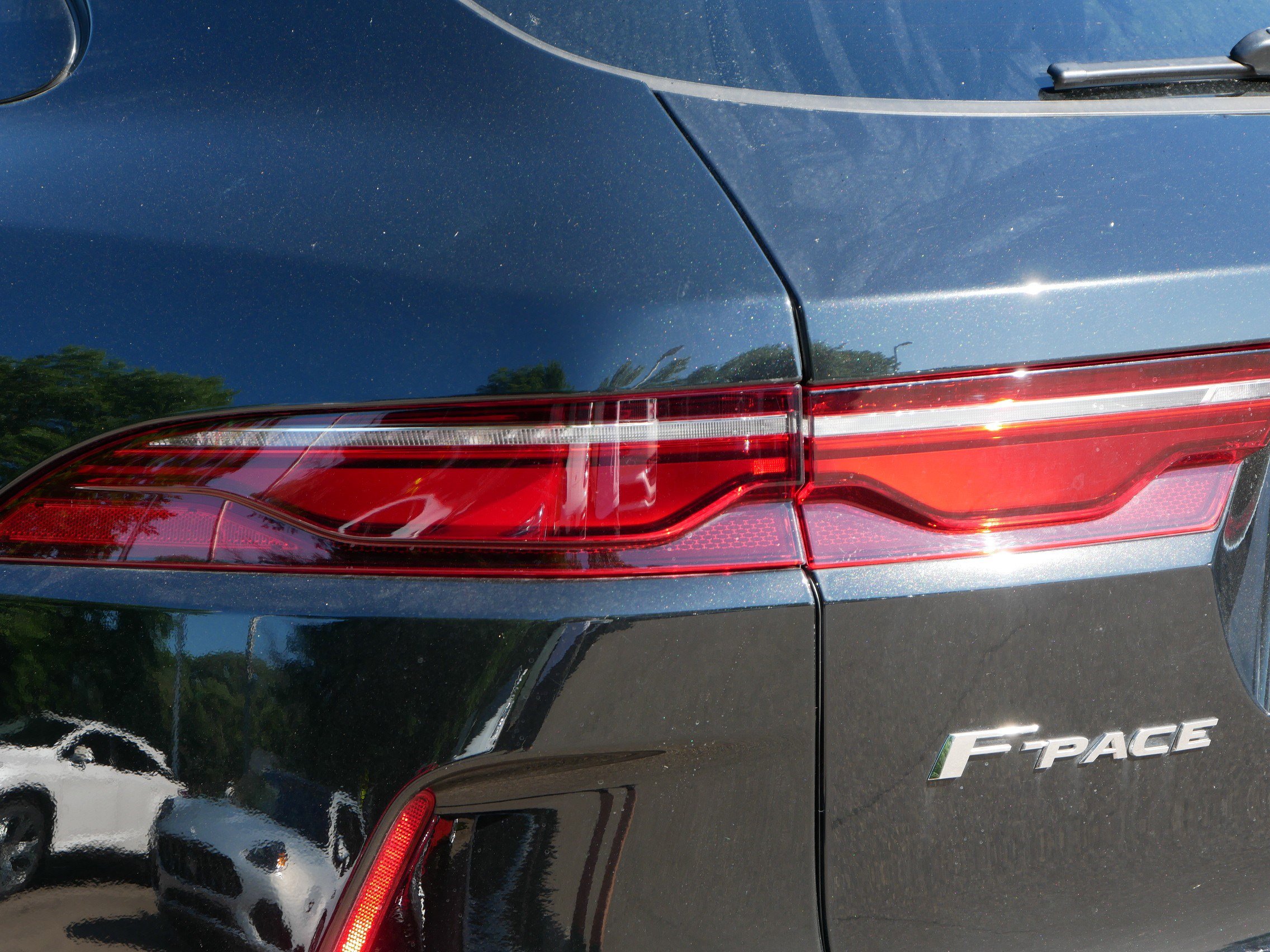 2023 Jaguar F-PACE SVR photo 11