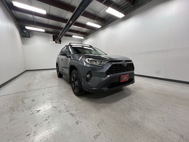 2021 Toyota RAV4 XLE photo 2