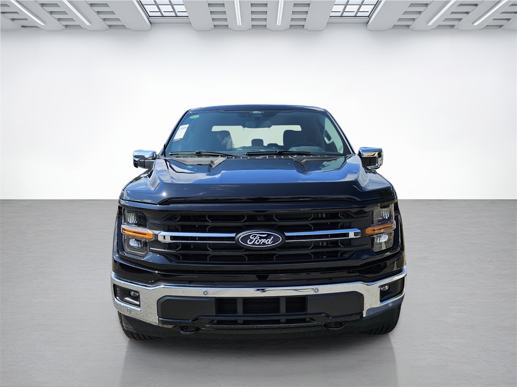 2025 Ford F-150 XLT photo 2