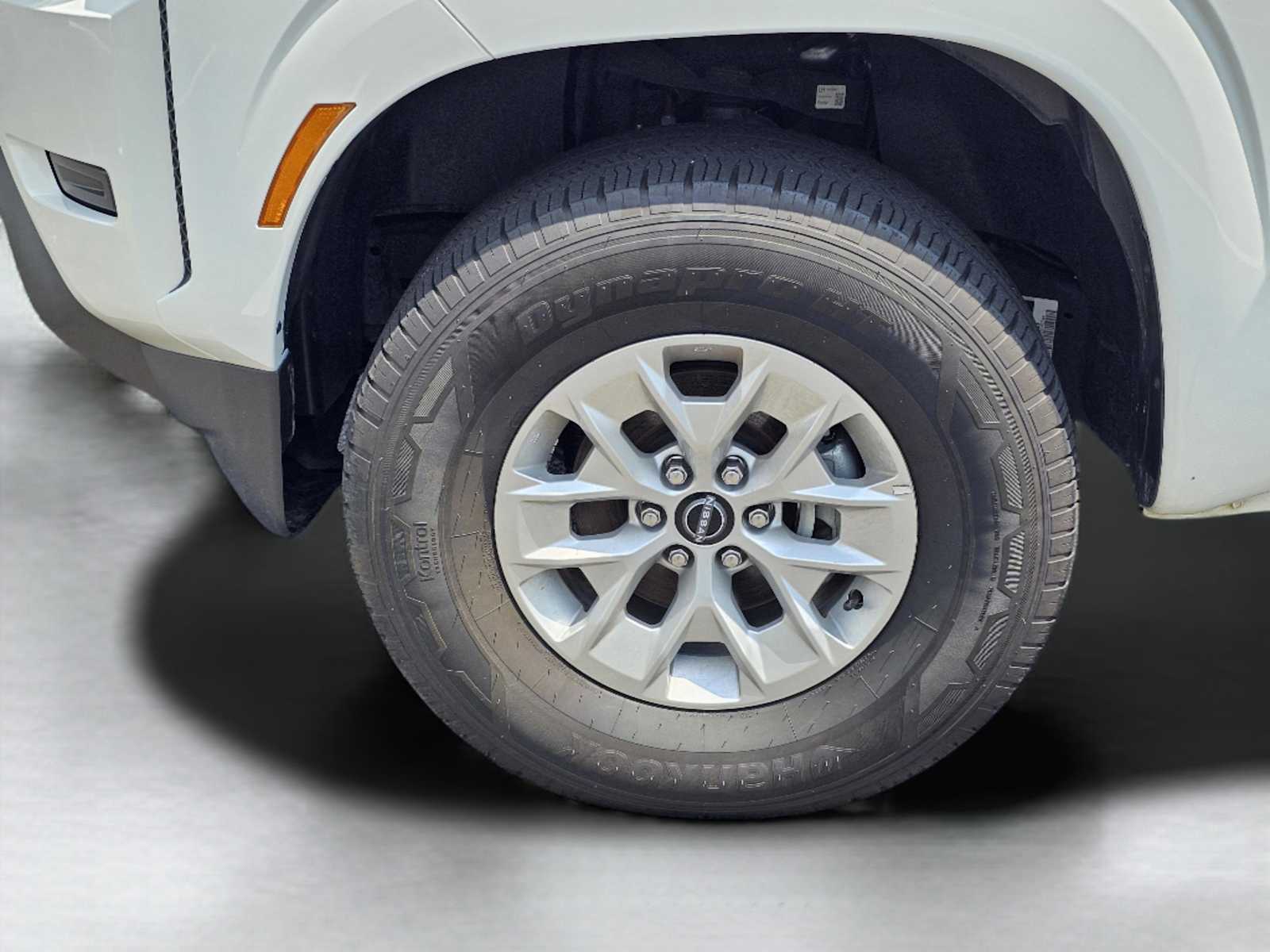 2024 Nissan Frontier SV photo 6