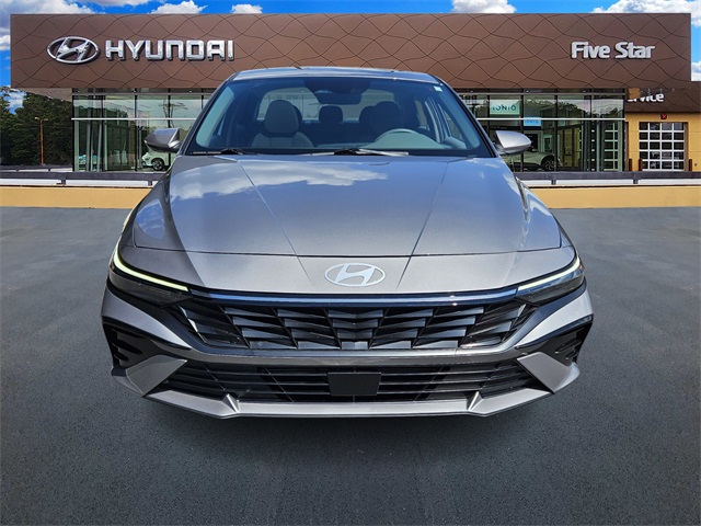 2025 Hyundai Elantra SEL Convenience photo 2