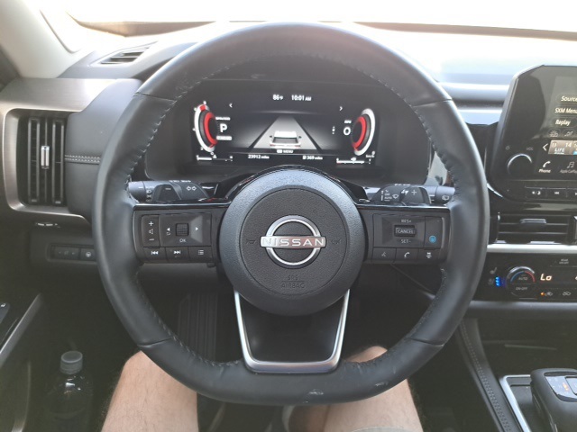 2024 Nissan Pathfinder Platinum photo 11