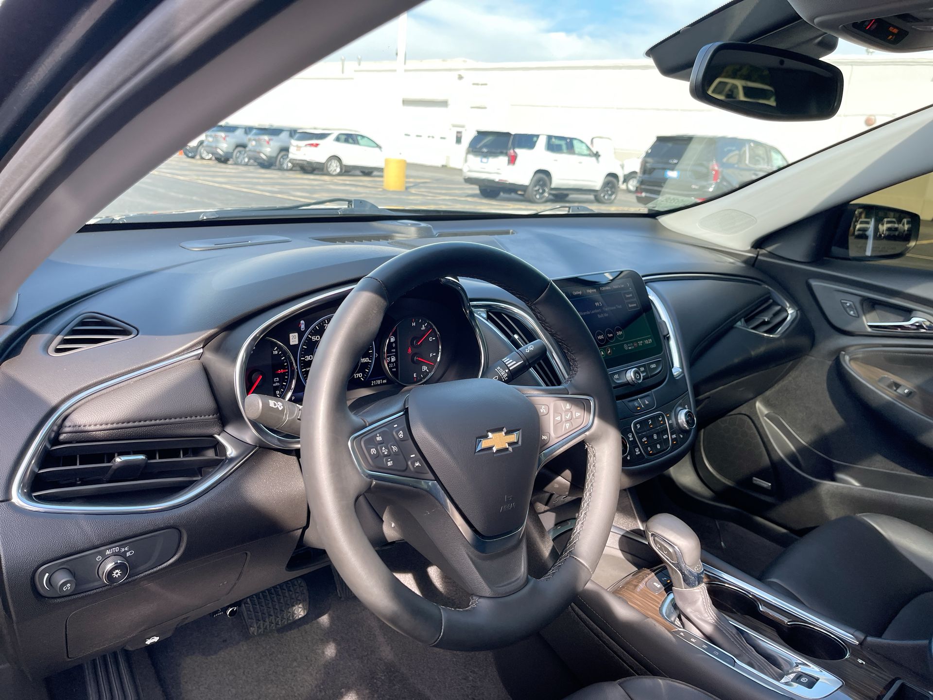 2024 Chevrolet Malibu Premier 2LT photo 2