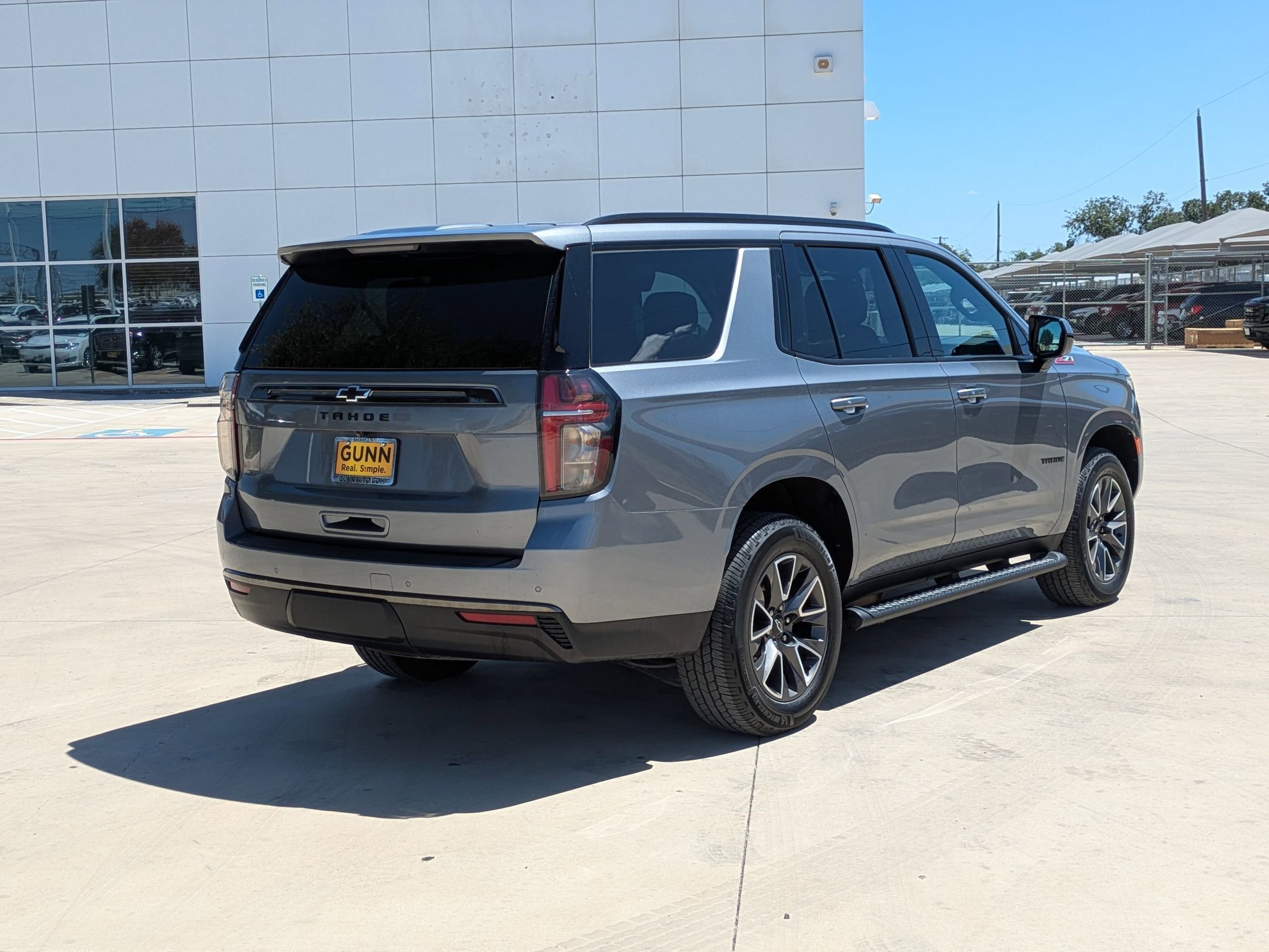 2022 Chevrolet Tahoe Z71 photo 2