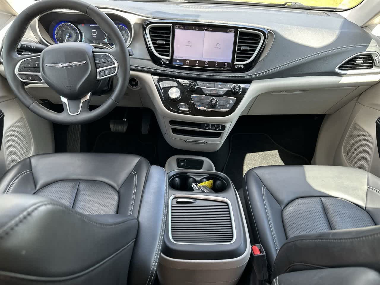 2023 Chrysler Pacifica Touring L photo 23
