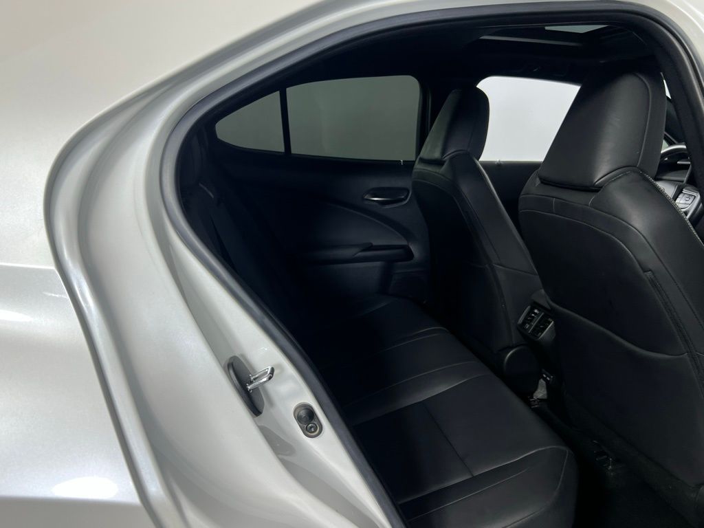 2021 Lexus UX 250h photo 26