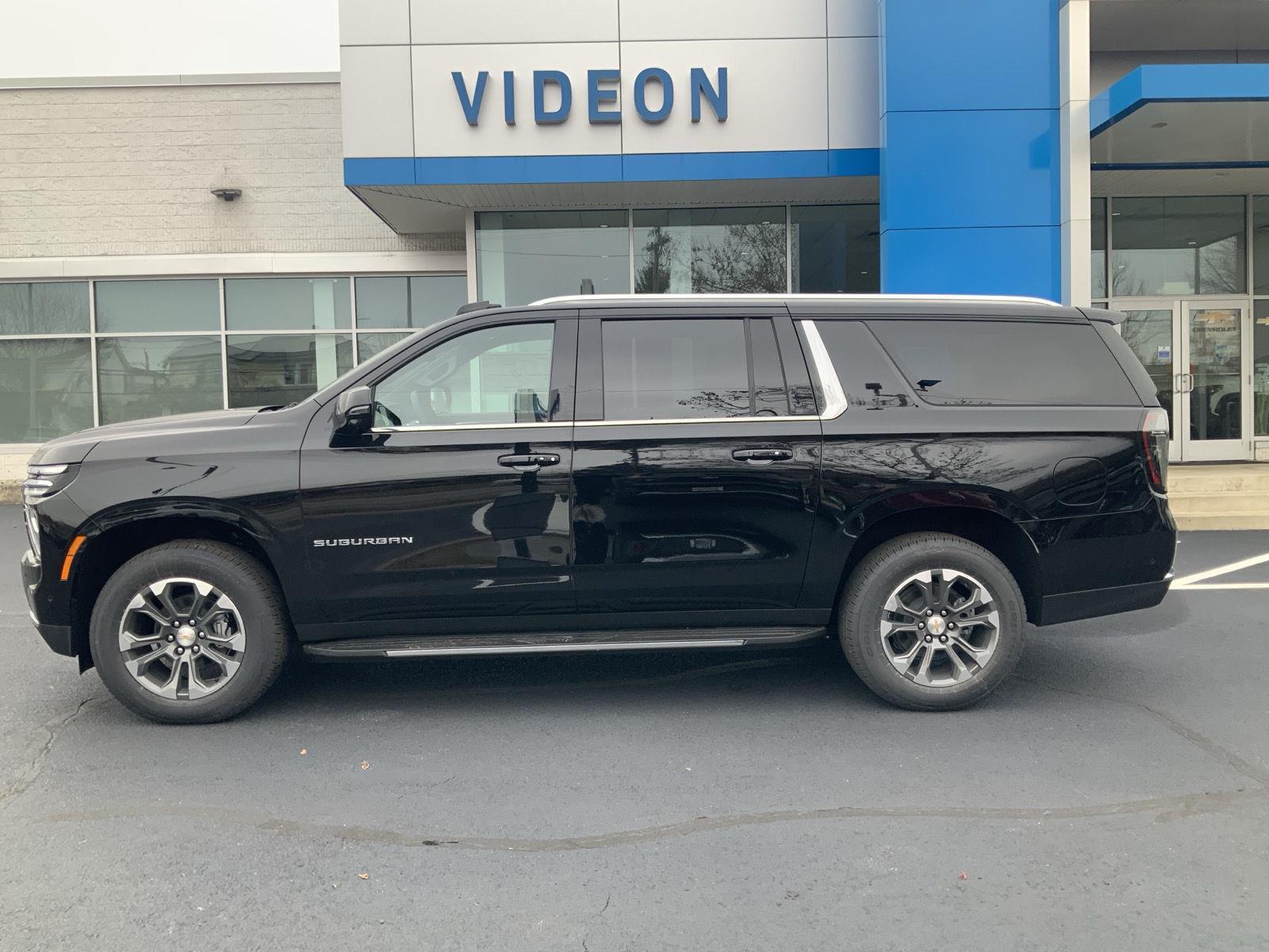 2026 Chevrolet Suburban LT photo 3