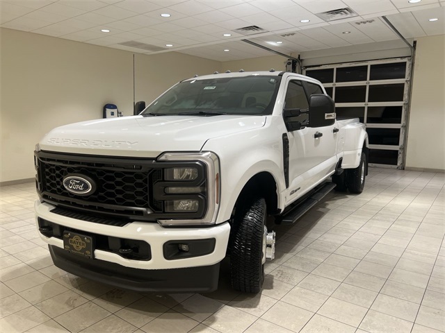 2026 Ford F-350 Super Duty XL's photo