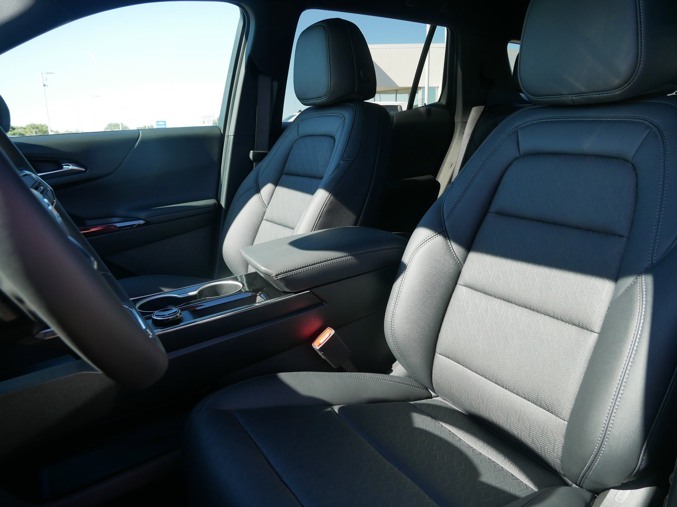 2026 Chevrolet Equinox LT photo 4