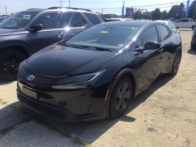 2023 Toyota Prius LE photo 4