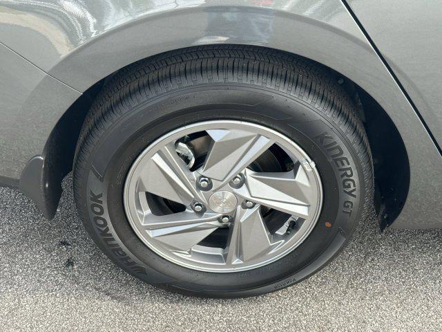 2025 Hyundai Elantra SE photo 15