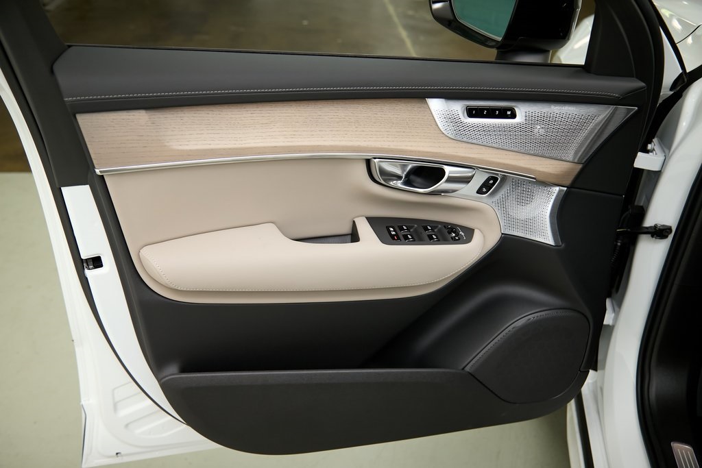 2026 VOLVO XC90 - Image 8