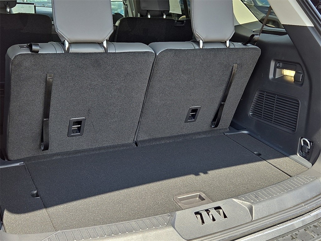 2025 Ford Explorer photo 5