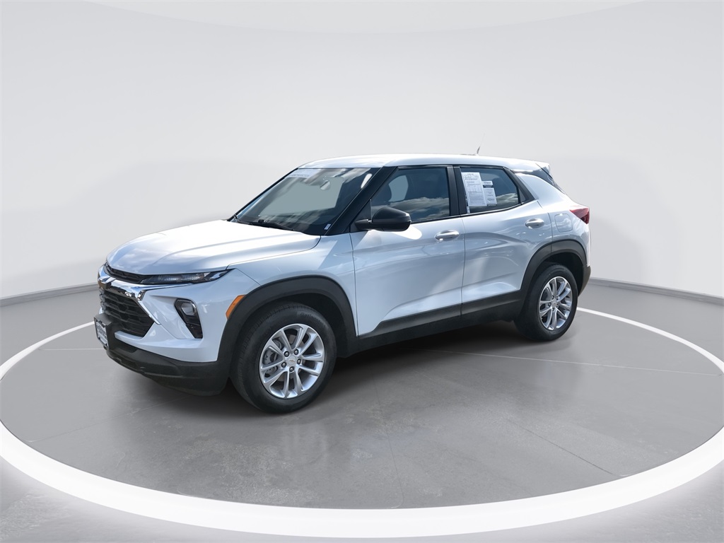 2024 Chevrolet Trailblazer LS photo 3