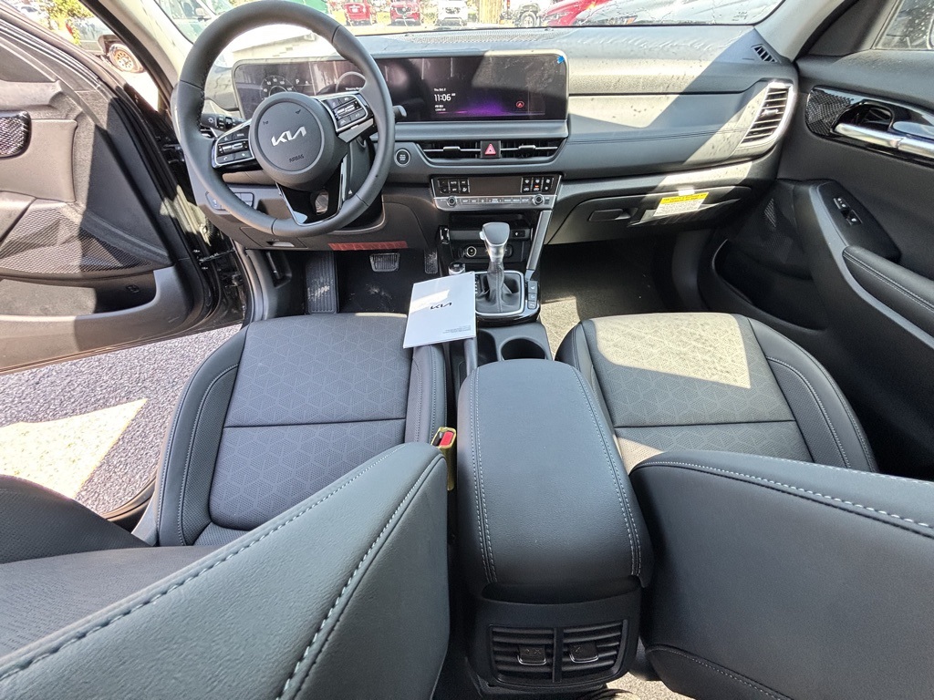 2026 Kia Seltos EX photo 11