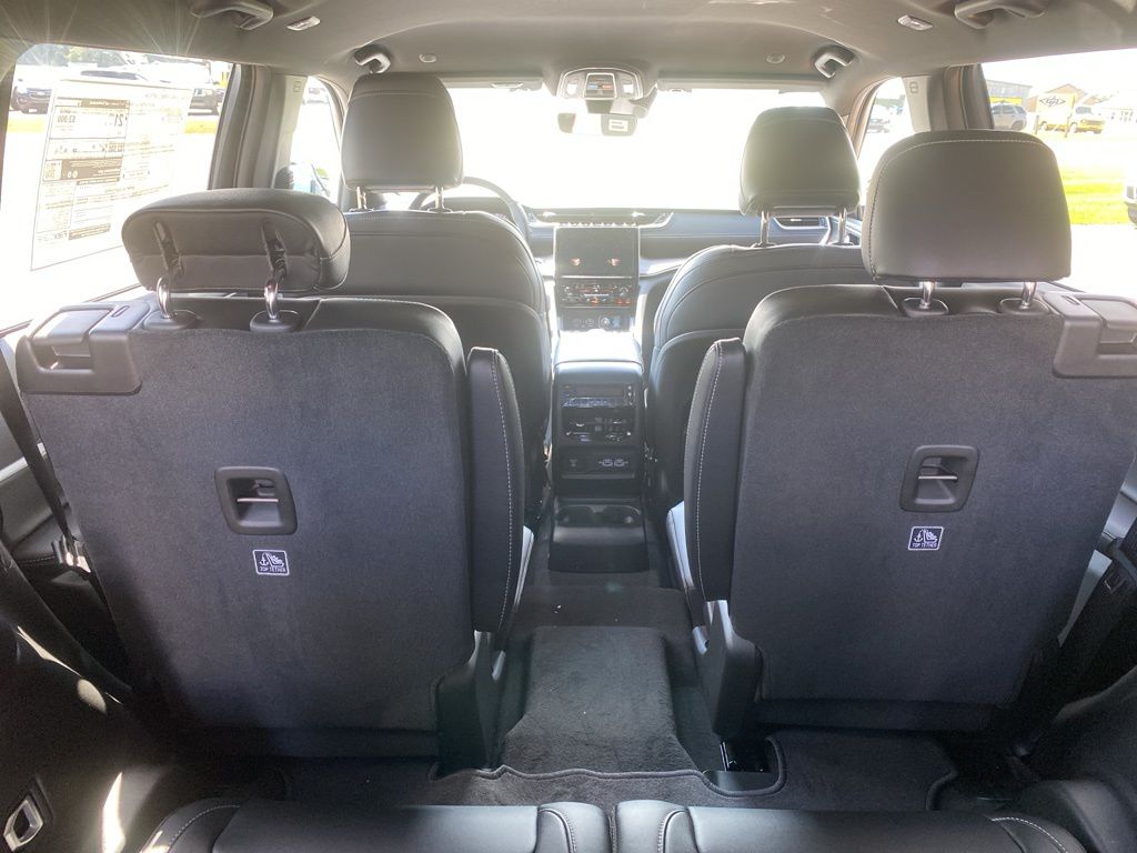2025 Jeep Grand Cherokee Limited photo 10