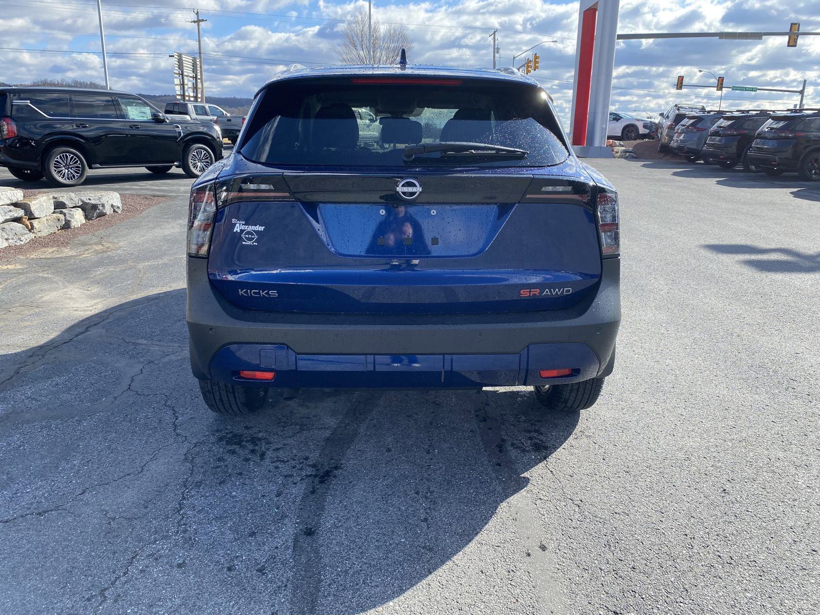 2025 Nissan Kicks SR photo 4