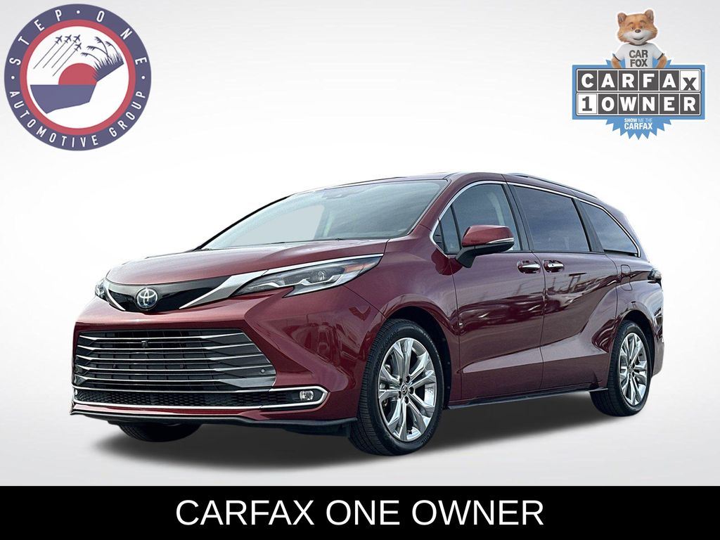 2023 Toyota Sienna Platinum's photo