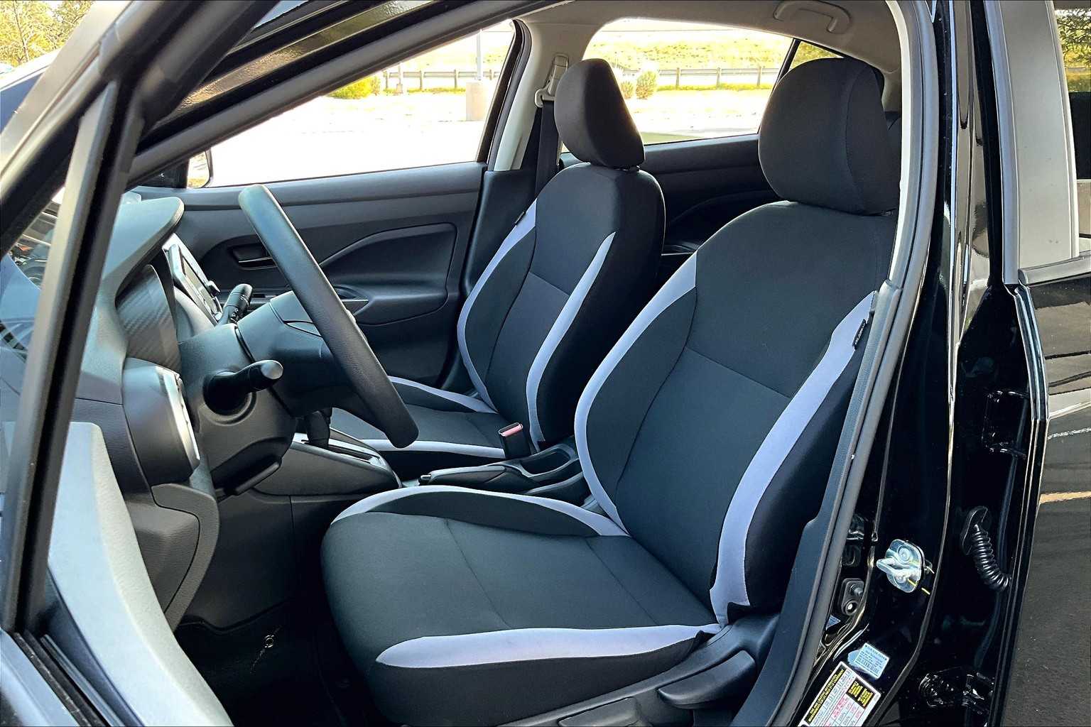 2025 Nissan Versa S photo 9
