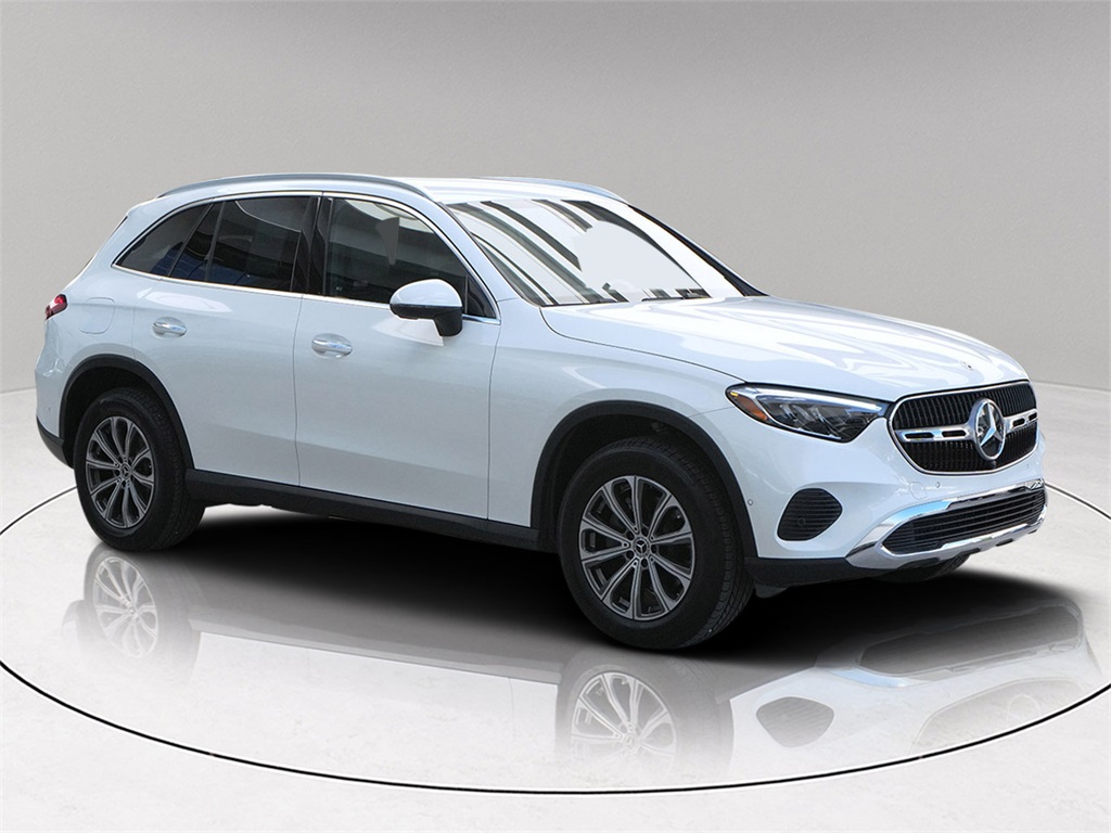 2025 Mercedes-Benz GLC Base's photo