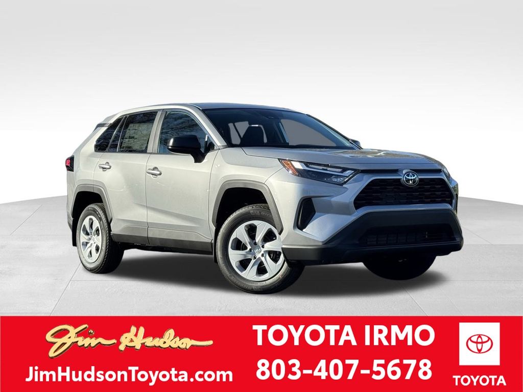 2025 Toyota RAV4 LE's photo