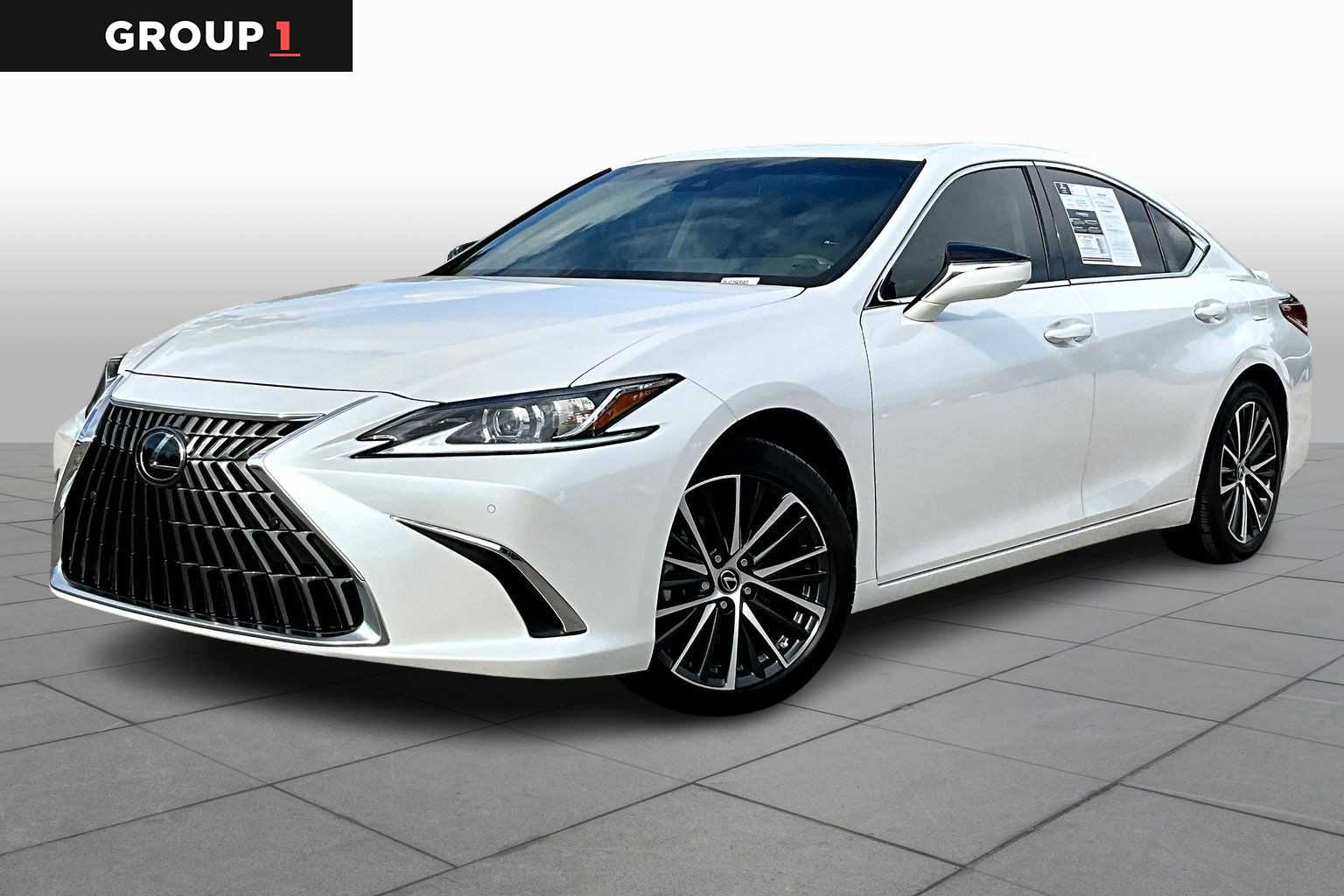 2024 Lexus ES Hybrid 300h's photo
