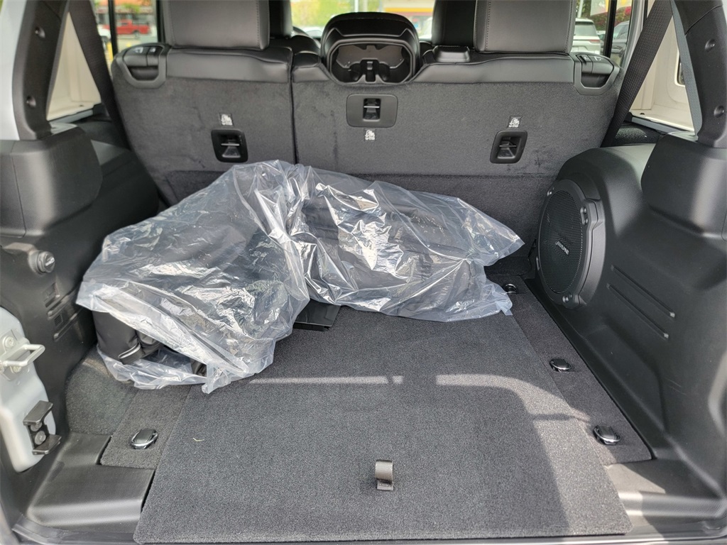 2024 Jeep Wrangler Sahara photo 11