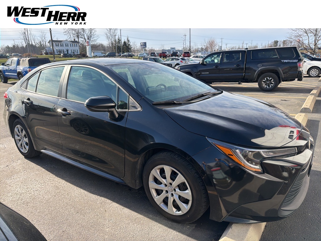 2023 Toyota Corolla LE's photo