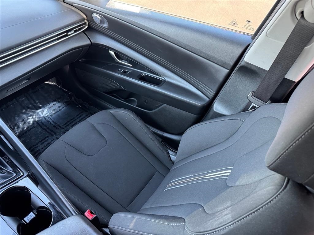2021 Hyundai Elantra SEL Convenience photo 13