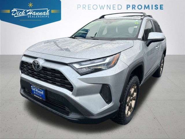 2025 Toyota RAV4 XLE's photo