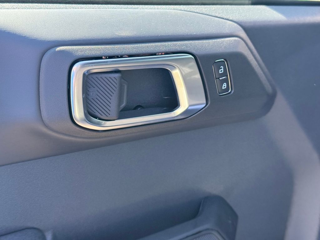 2025 Ford Bronco Badlands photo 16