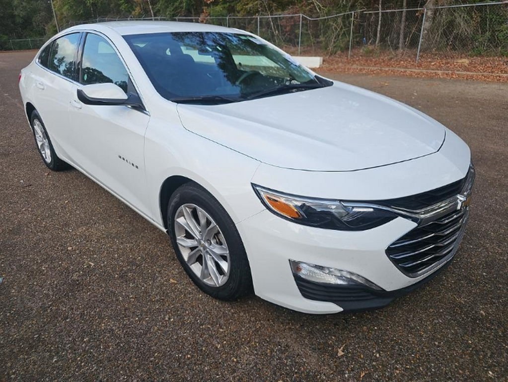 2024 Chevrolet Malibu 1LT photo 3