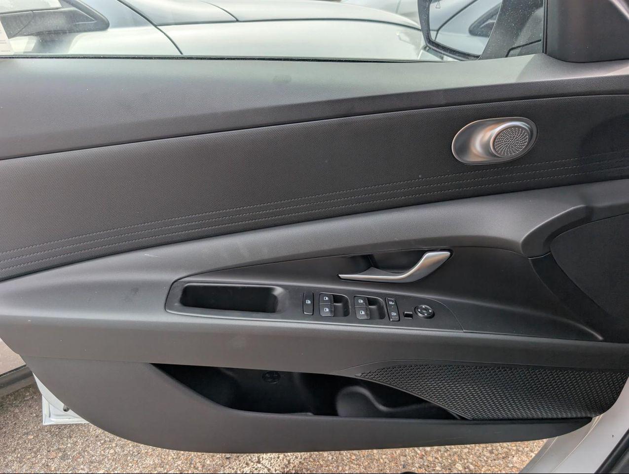 2025 Hyundai Elantra Hybrid Blue photo 16