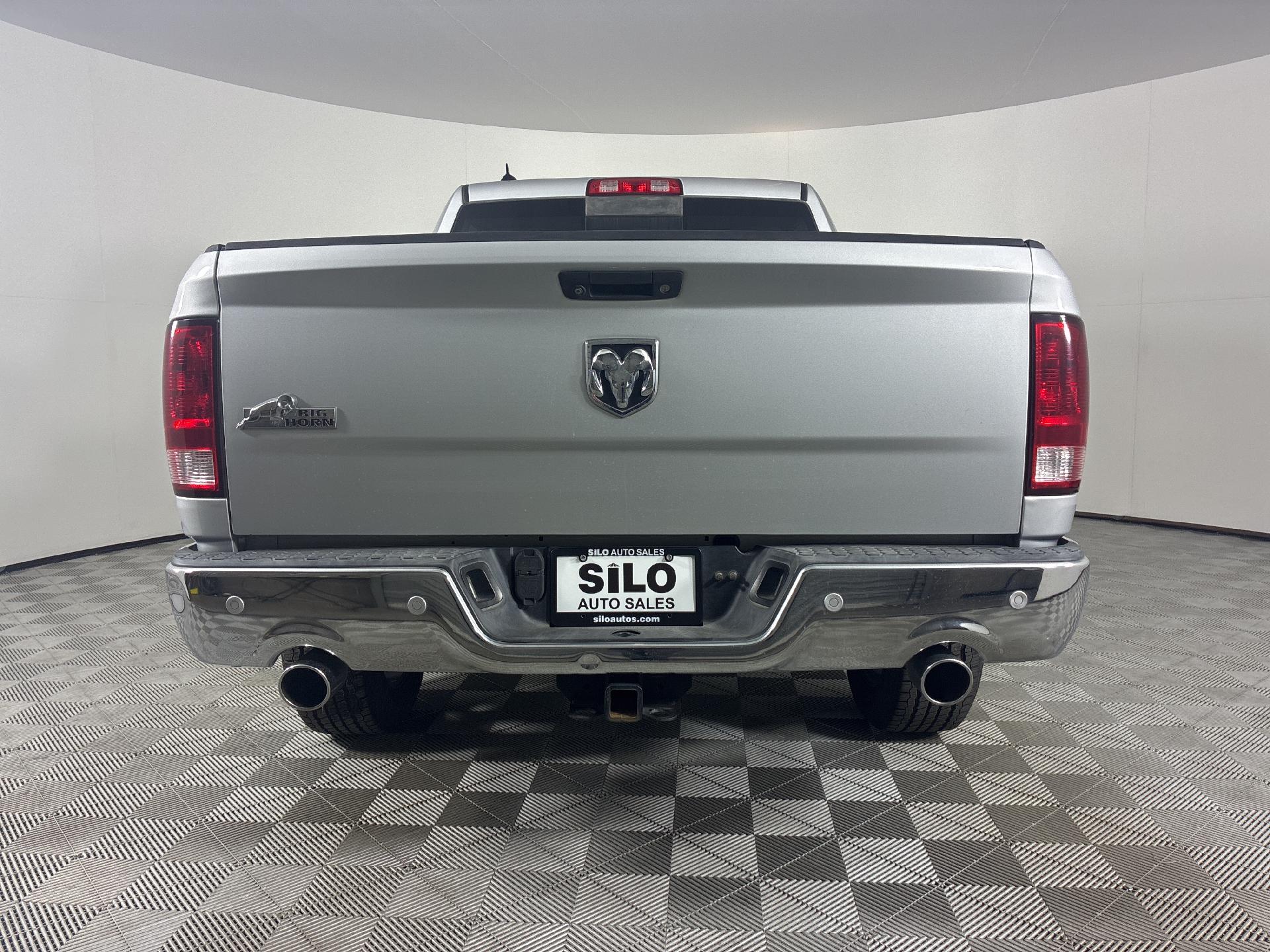 2016 Ram 1500 SLT photo 3