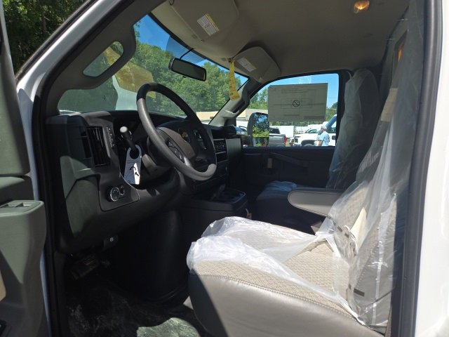 2025 Chevrolet Express Cutaway 3500 photo 3