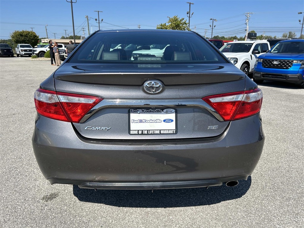 2016 Toyota Camry SE photo 4