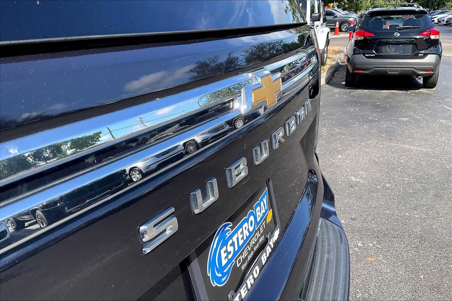 2023 Chevrolet Suburban LT photo 8